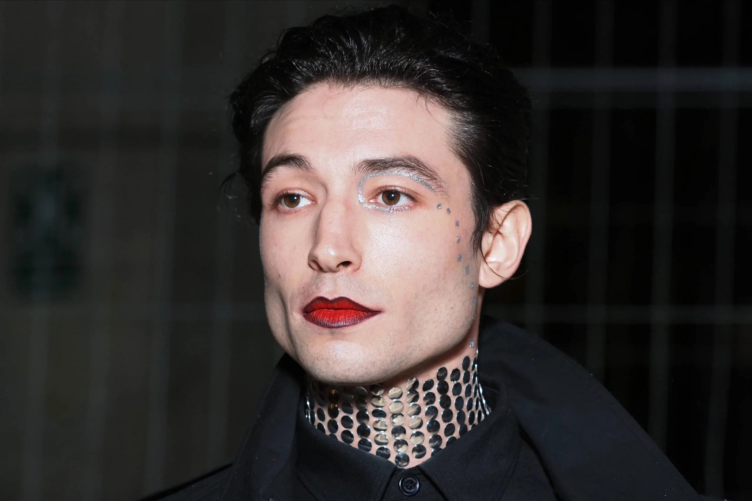 44057d0c566ef44f26c841ba08641e0d27 ezra miller 2 scaled.webp