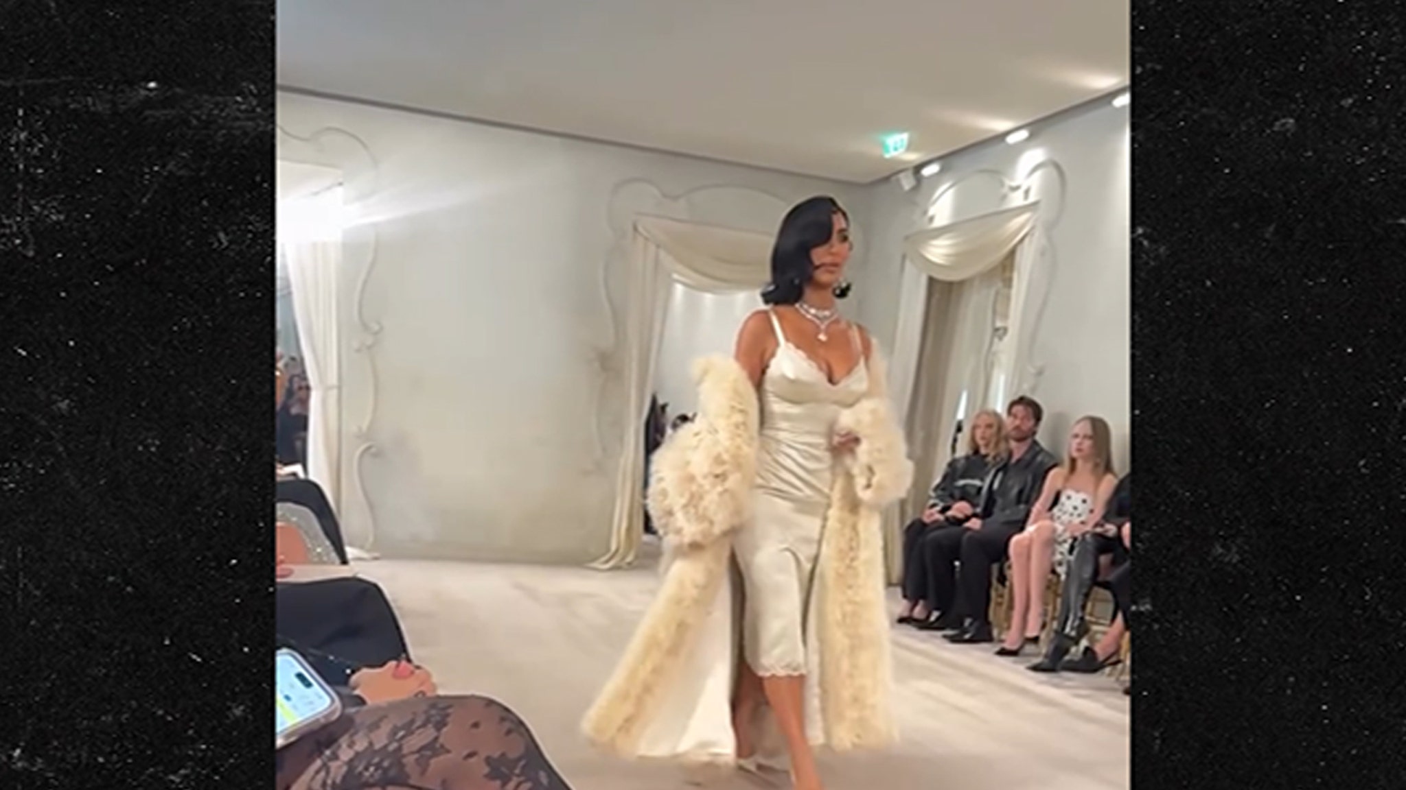 2b3d2f03f1ae4baf9111c566551a95d2 xl.jpg